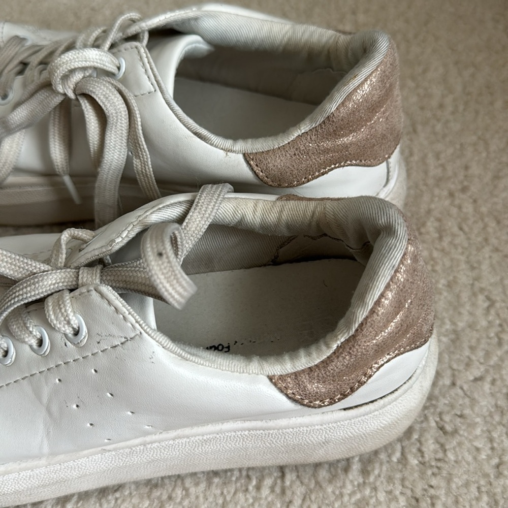 Sneakers - Picture 3 of 4